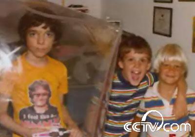 美国一男孩一生活在塑料泡泡中(组图)